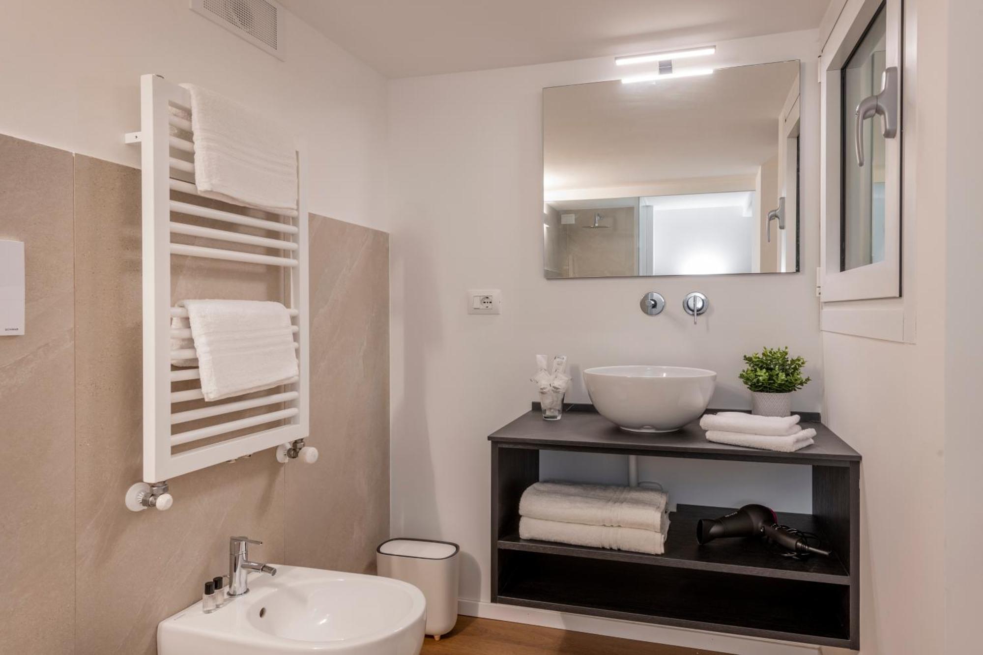 Bnbutler - Inbrera Suites - Giulianova, 1 Milano Ngoại thất bức ảnh