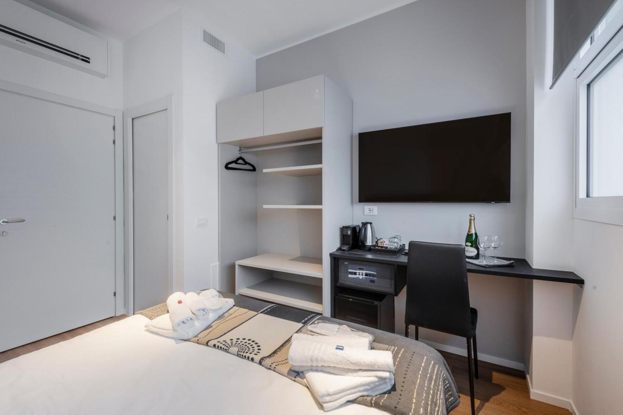 Bnbutler - Inbrera Suites - Giulianova, 1 Milano Ngoại thất bức ảnh