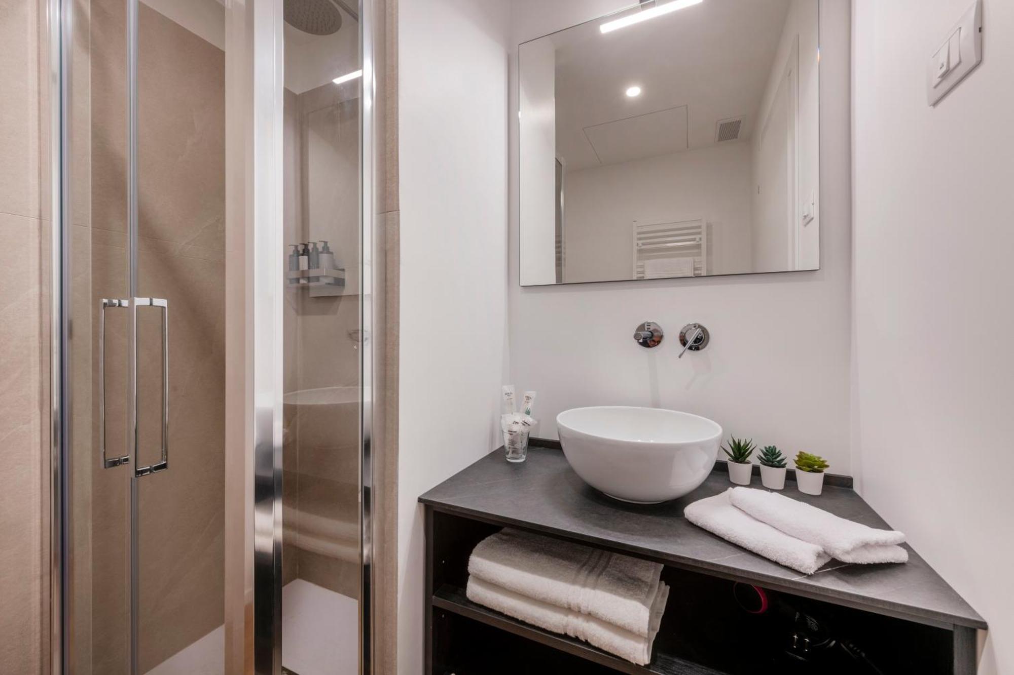 Bnbutler - Inbrera Suites - Giulianova, 1 Milano Ngoại thất bức ảnh