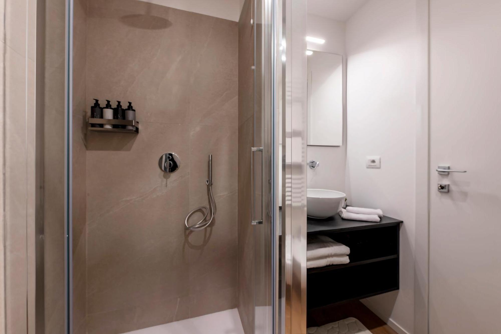 Bnbutler - Inbrera Suites - Giulianova, 1 Milano Ngoại thất bức ảnh